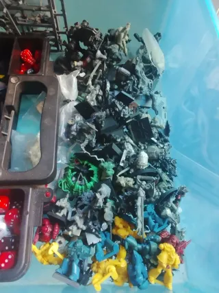 Lote Figuras Warhammer y Más
