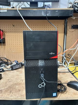 Computador de Mesa Fujitsu Preto e Vermelho