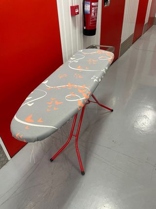 Mesa de planchar con estampado