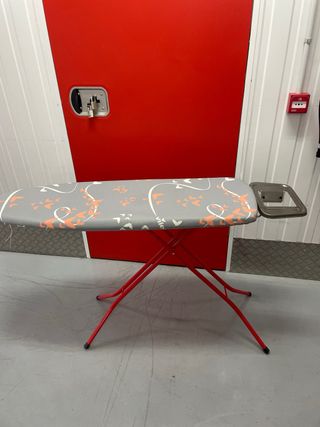 Mesa de planchar con estampado