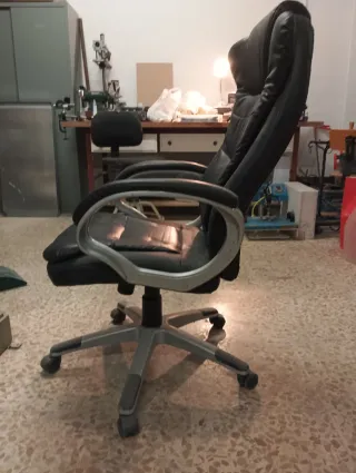 Sillón de oficina negro piel sintética