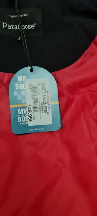 Chaqueta ParaGoose negra roja mujer muy bonita