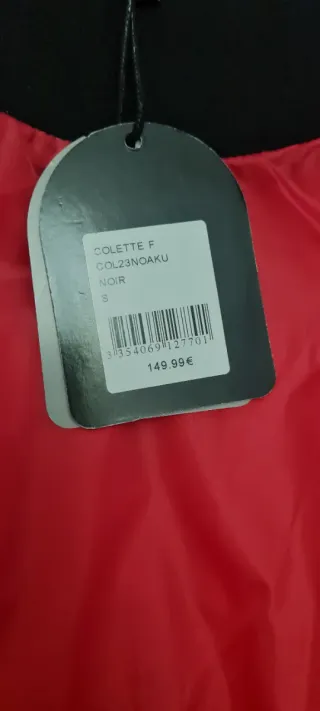 Chaqueta ParaGoose negra roja mujer muy bonita