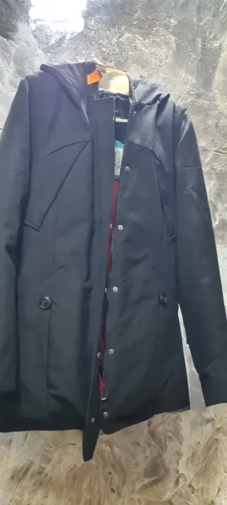 Chaqueta ParaGoose negra roja mujer muy bonita