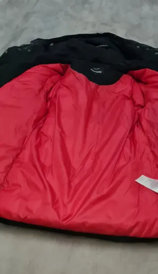 Chaqueta ParaGoose negra roja mujer muy bonita