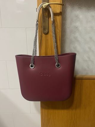 Bolso O bag burdeos con asas de cadena