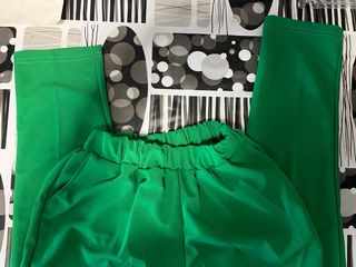 Jersey i pantalones completamente verdes