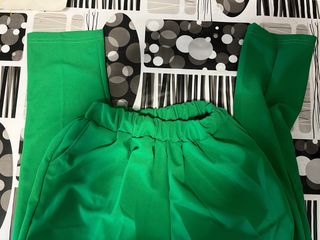 Jersey i pantalones completamente verdes