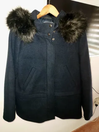 Abrigo Esprit azul marino con capucha