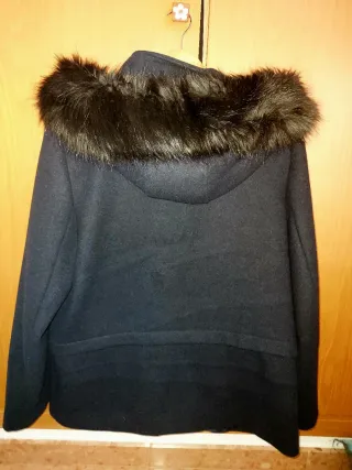 Abrigo Esprit azul marino con capucha