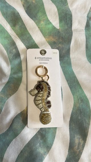 LLAVERO CHARM CABALLITO DE MAR Stradivarius