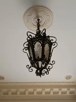 Farol de metal y cristal