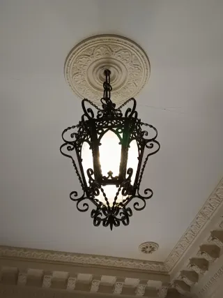 Farol de metal y cristal