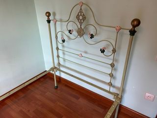 Dormitorio clásico completo.