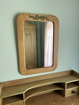 Dormitorio clásico completo.