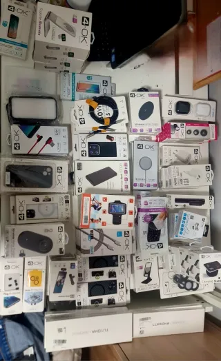 Set di accessori per cellulare 4-OK nuovi