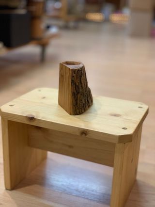 Portavelas artesanal de madera de olivo