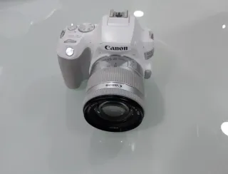 Fotocamera Canon EOS 250D Bianca