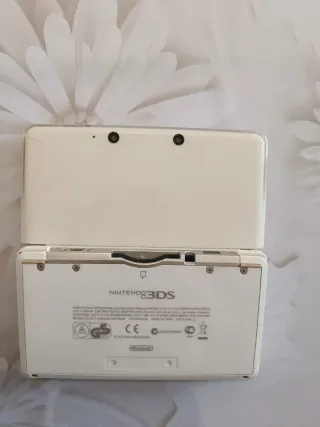Nintendo 3DS Blanca + Funda + Cargador