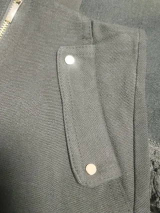 Falda negra con cremallera