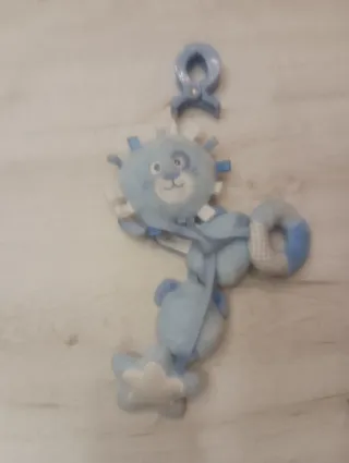 Sonajero peluche cuna león azul