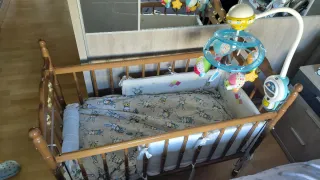 Cuna de madera para bebé