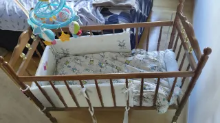 Cuna de madera para bebé