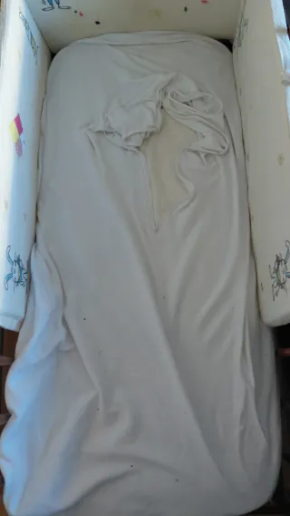 Cuna de madera para bebé