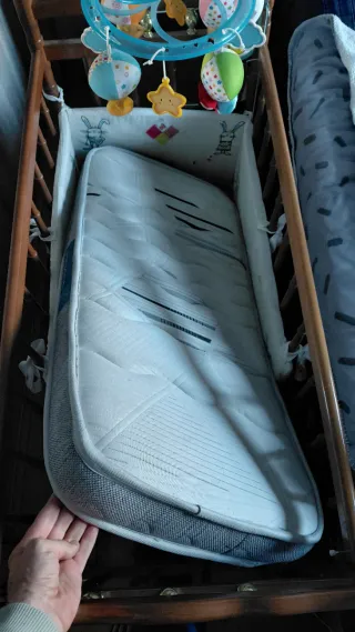 Cuna de madera para bebé