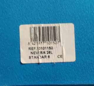 Nevera portátil azul para playa