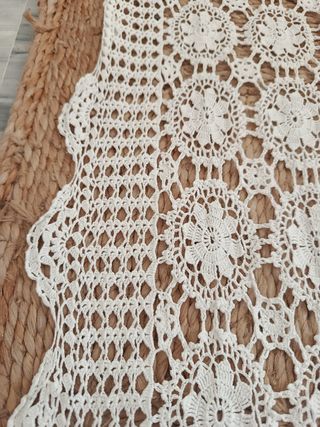 Camino de mesa crochet blanco y beige