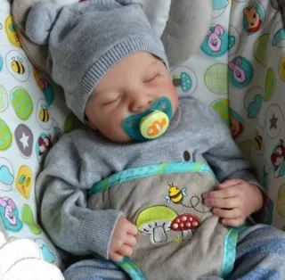 Muñeco bebé realista