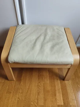 Reposapiés de cuero y madera