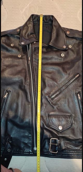 Cazadora de cuero, chupa de cuero.