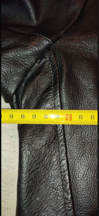 Cazadora de cuero, chupa de cuero.