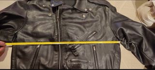 Cazadora de cuero, chupa de cuero.