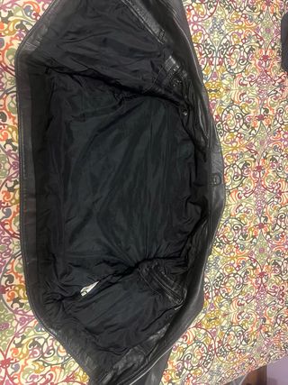 Cazadora de cuero, chupa de cuero.