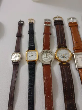 Lote de 8 Relojes Variados 10 cada uno.