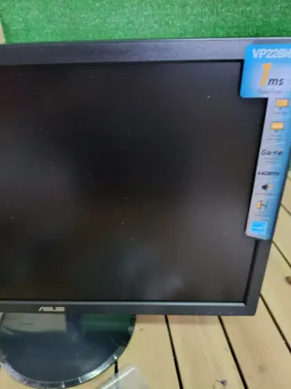 Monitor Full HD de 21,5” (54,6 cm) con 1 ms