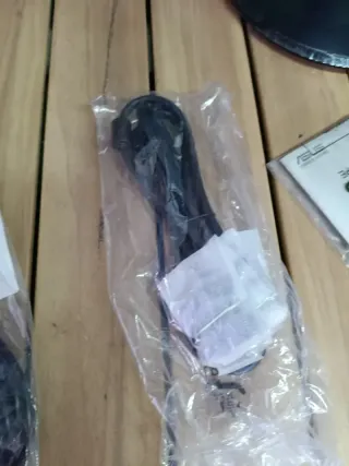 Monitor Full HD de 21,5” (54,6 cm) con 1 ms