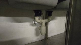 Mueble de acero inoxidable con lavabo doble