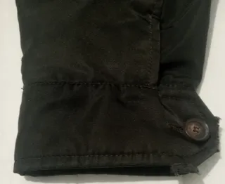 Cazadora Seventy negra.