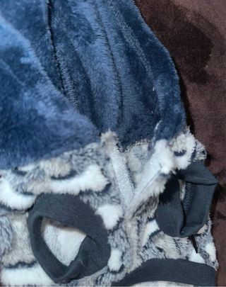 Ropa para gato/perro con estampado de huesos