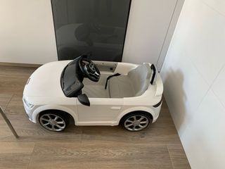 Coche eléctrico Audi TT RS para niños
