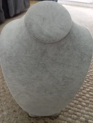 Espositore per collane