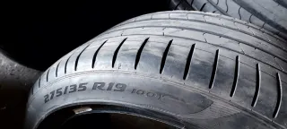 275/35 R19 100Y