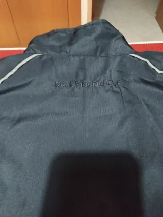 Cortavientos Real Madrid Negro y Blanco 10 €