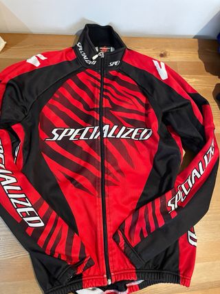 Maillot Ciclismo Specialized Negro/Rojo y chaqueta