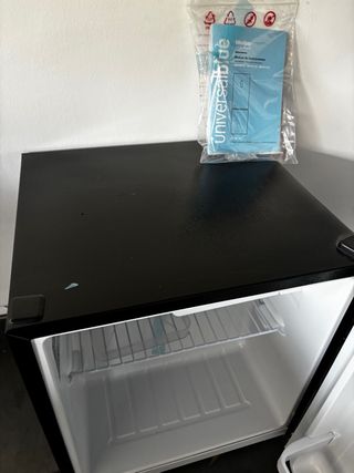 Mini Nevera Universalblue Negra 48 L