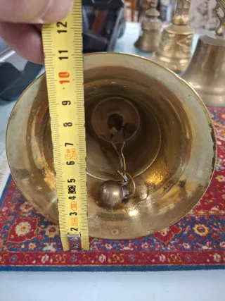 Campana de bronce antigua